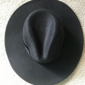 One size black hat